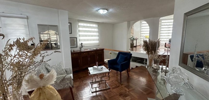 Vendo Casa, Tres Dormitorios, Dos Plantas, Ático, Jardín. Sector Guanguiltagua