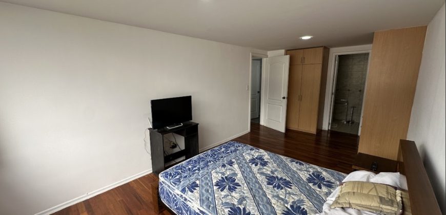 Rento Departamento, Dos Dormitorios, Amoblado, Parqueadero. Sector la Carolina