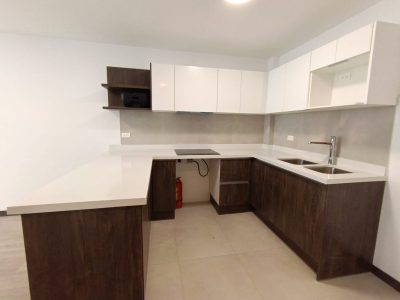 Vendo Suite, Un Dormitorio, Parqueadero, Bodega. Sector La Carolina