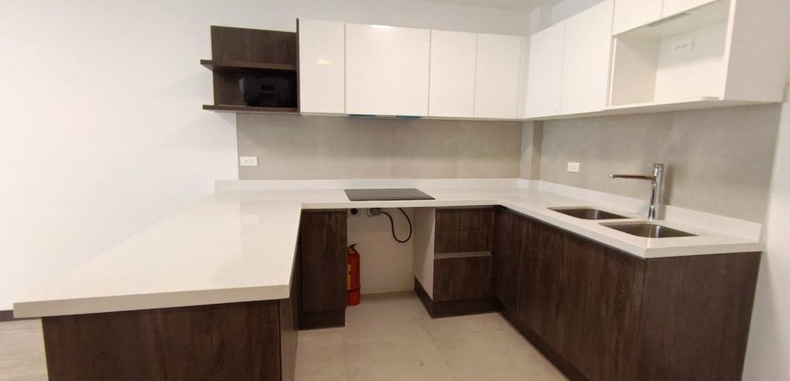 Vendo Suite, Un Dormitorio, Parqueadero, Bodega. Sector La Carolina