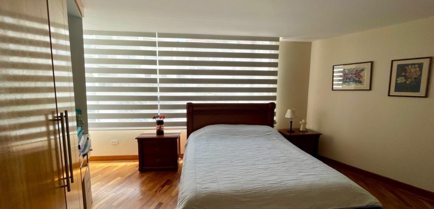 Vendo Departamento, Tres Dormitorios, Estudio, Parqueaderos, Bodega. Sector El Batán