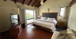 Vendo Casa, Tres Dormitorios, Dos Plantas, Ático, Jardín. Sector Guanguiltagua