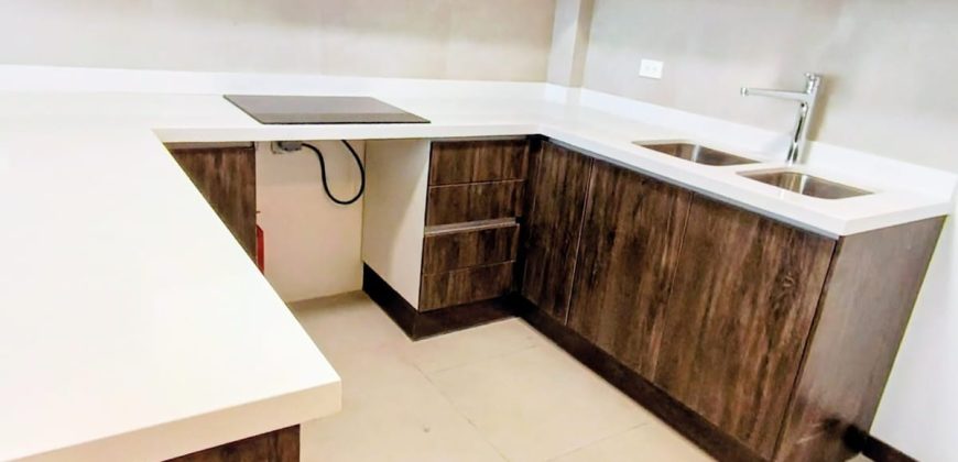 Vendo Suite, Un Dormitorio, Parqueadero, Bodega. Sector La Carolina