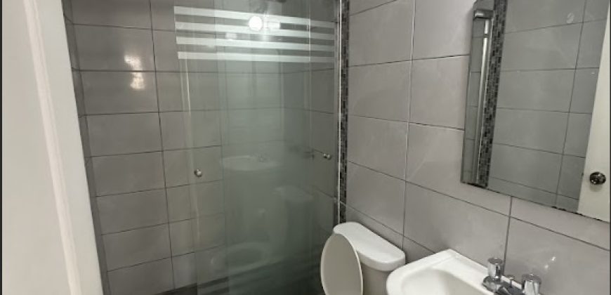 Rento Departamento, Dos Dormitorios, Amoblado, Parqueadero. Sector la Carolina