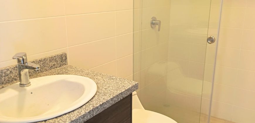 Vendo Suite, Un Dormitorio, Parqueadero, Bodega. Sector La Carolina