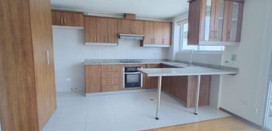 Rento Departamento, Tres Dormitorios, Terraza con Pérgola. Sector Granados