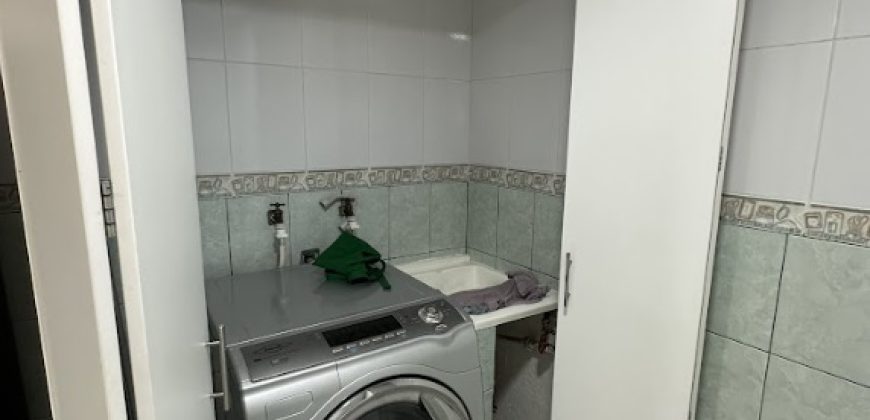 Rento Departamento, Dos Dormitorios, Amoblado, Parqueadero. Sector la Carolina