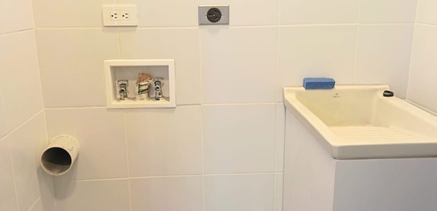 Vendo Suite, Un Dormitorio, Parqueadero, Bodega. Sector La Carolina