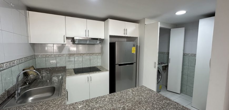 Rento Departamento, Dos Dormitorios, Amoblado, Parqueadero. Sector la Carolina