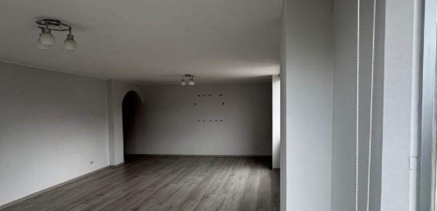 Rento Departamento, Tres Dormitorios, Sin Amoblar. Sector Alpallana