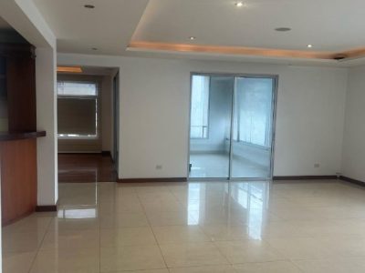 VENDO DEPARTAMENTO, TRES DORMITORIOS, PARQUEADERO, BODEGA. SECTOR BELLAVISTA