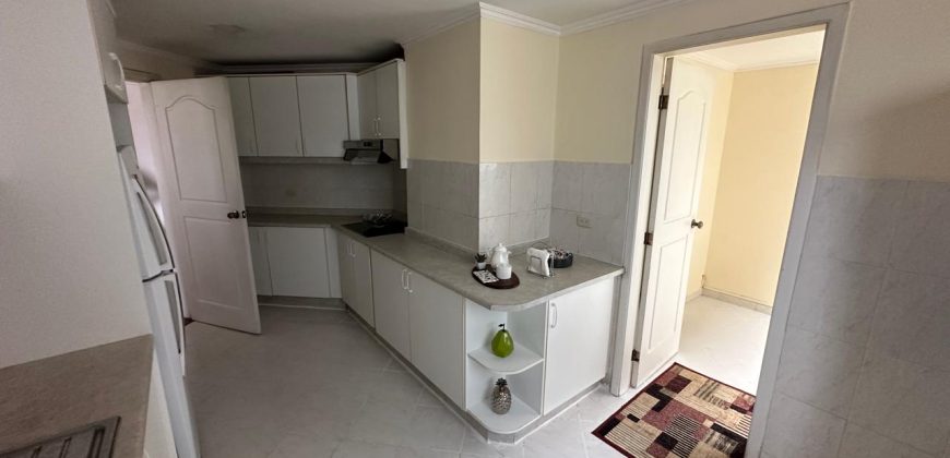 Vendo Departamento, Dos Dormitorios, Amoblado, Parqueaderos. Sector La Carolina