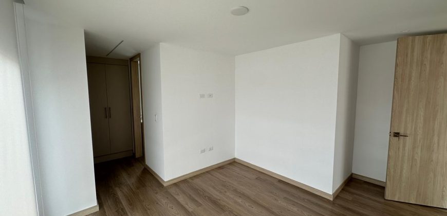 Vendo Departamento, Dos Dormitorios, Balcón, A Estrenar. Sector Quicentro
