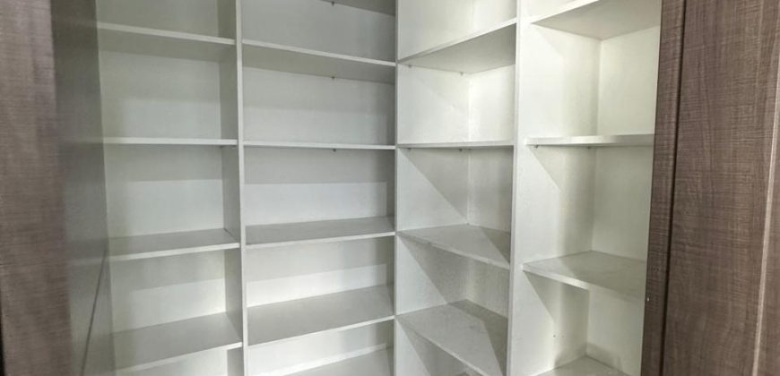 Rento Departamento, Dos Dormitorios, Tres Baños, Sin Amoblar. SectorEl Batán