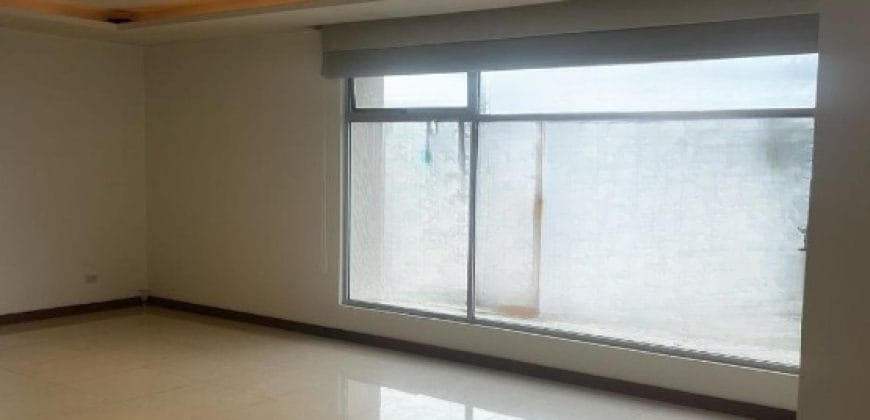 VENDO DEPARTAMENTO, TRES DORMITORIOS, PARQUEADERO, BODEGA. SECTOR BELLAVISTA