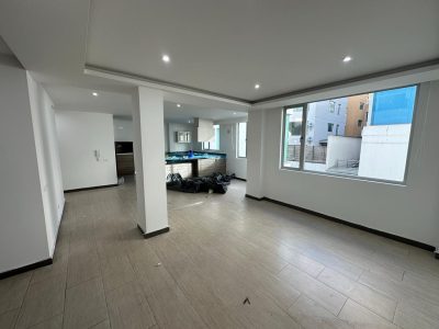 Rento Departamento, Dos Dormitorios, Tres Baños, Sin Amoblar. SectorEl Batán