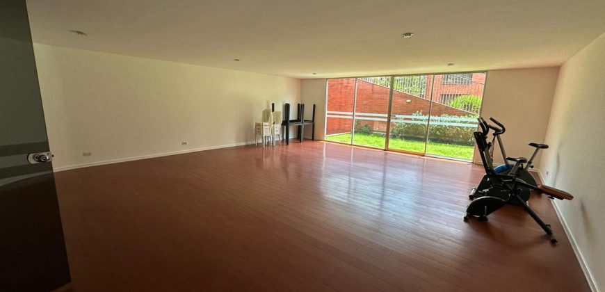 Vendo Departamento, Tres Dormitorios, 4 Baños, Parqueaderos, Bodegas. Sector Bossano