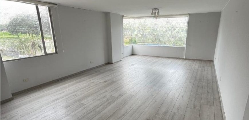 Rento Departamento, Tres Dormitorios, Sin Amoblar. Sector Alpallana