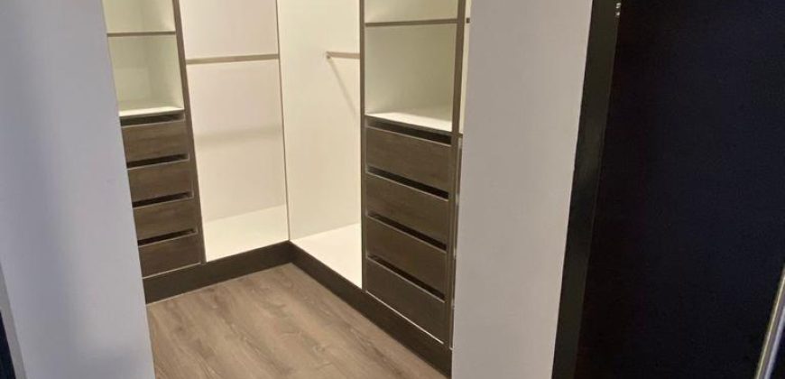 Vendo Departamento, Dos Dormitorios, Parqueaderos, Bodega. Sector La Carolina