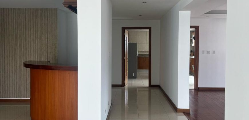 VENDO DEPARTAMENTO, TRES DORMITORIOS, PARQUEADERO, BODEGA. SECTOR BELLAVISTA