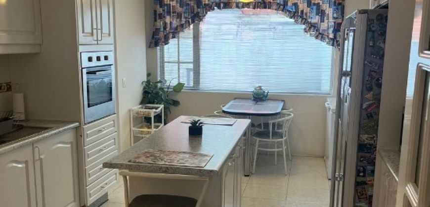 Vendo Departamento, Tres Domritorios, Parqueadero, Bodega. Sector Bossano