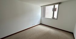 Vendo Departamento, Tres Dormitorios, 4 Baños, Parqueaderos, Bodegas. Sector Bossano