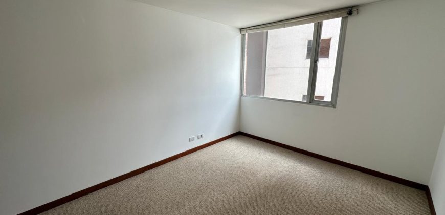 Vendo Departamento, Tres Dormitorios, 4 Baños, Parqueaderos, Bodegas. Sector Bossano