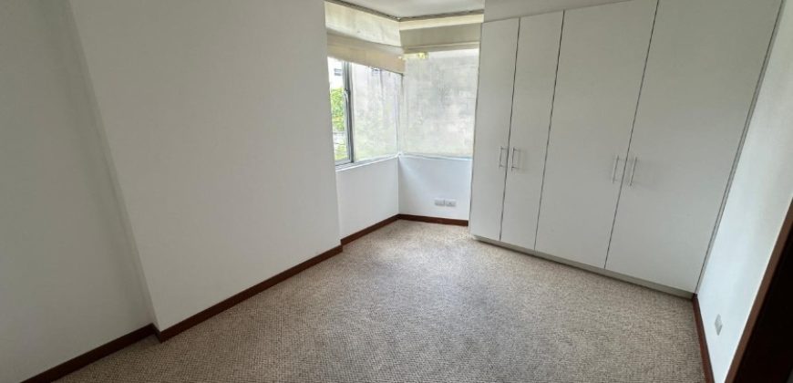 Vendo Departamento, Tres Dormitorios, 4 Baños, Parqueaderos, Bodegas. Sector Bossano