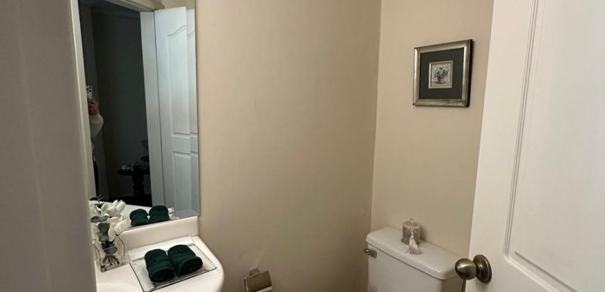 Vendo Departamento, Dos Dormitorios, Amoblado, Parqueaderos. Sector La Carolina