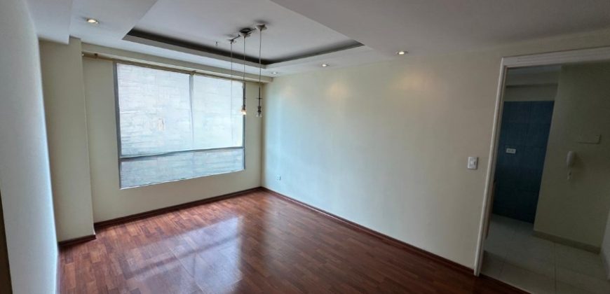 Rento Departamento, Tres Dormitorios, Estudio. Sector Gaspar de Villarroel