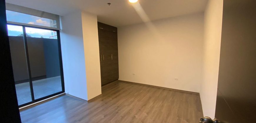 Vendo Departamento, Dos Dormitorios, Parqueaderos, Bodega. Sector La Carolina