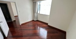 Vendo Departamento, Tres Dormitorios, Estudio/Family room, Parqueaderos. Sector El Batán