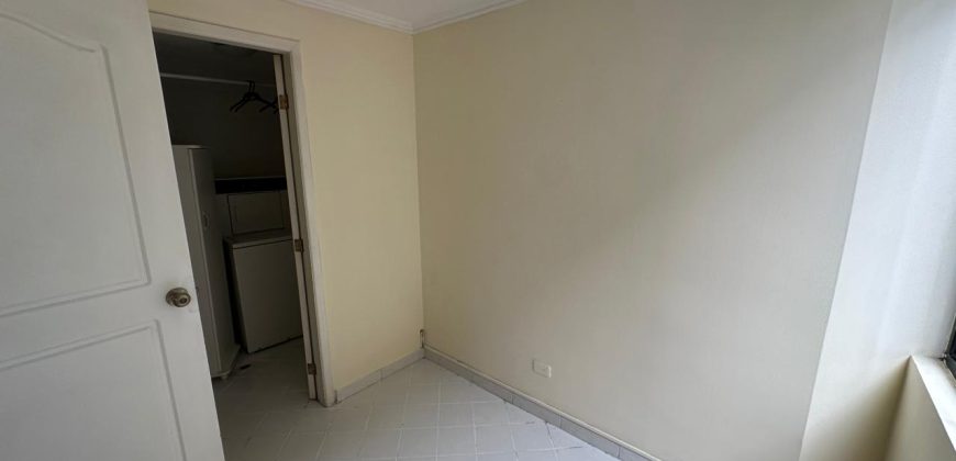 Vendo Departamento, Dos Dormitorios, Amoblado, Parqueaderos. Sector La Carolina