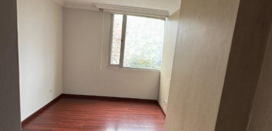 Rento Departamento, Tres Dormitorios, Sin Amoblar. Sector Alpallana