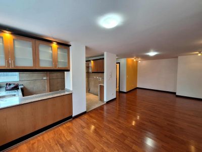 Rento Departamento, Dos Dormitorios, Sin Amoblar, Parqueadero. Sector Diego de Almagro