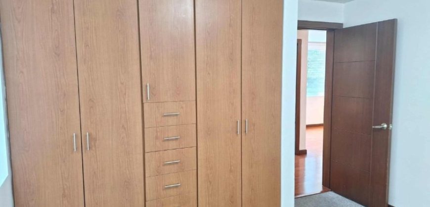 Rento Departamento, Dos Dormitorios, Sin Amoblar, Parqueadero. Sector Diego de Almagro