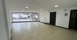 Rento Local/oficina, Sin Amoblar, Parqueaderos. Sector La Carolina