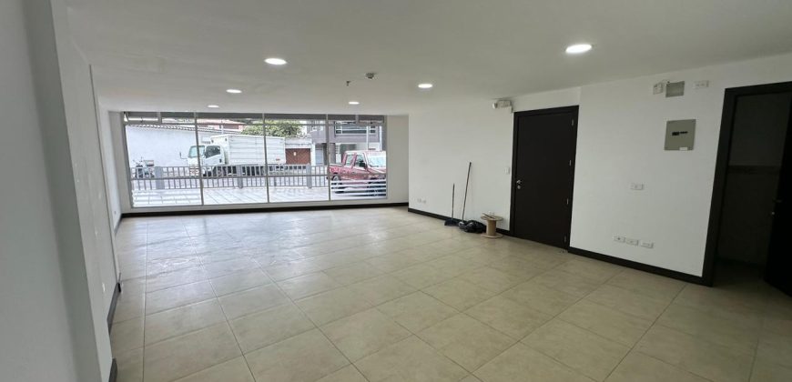 Rento Local/oficina, Sin Amoblar, Parqueaderos. Sector La Carolina