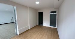 Rento Local/oficina, Sin Amoblar, Parqueaderos. Sector La Carolina