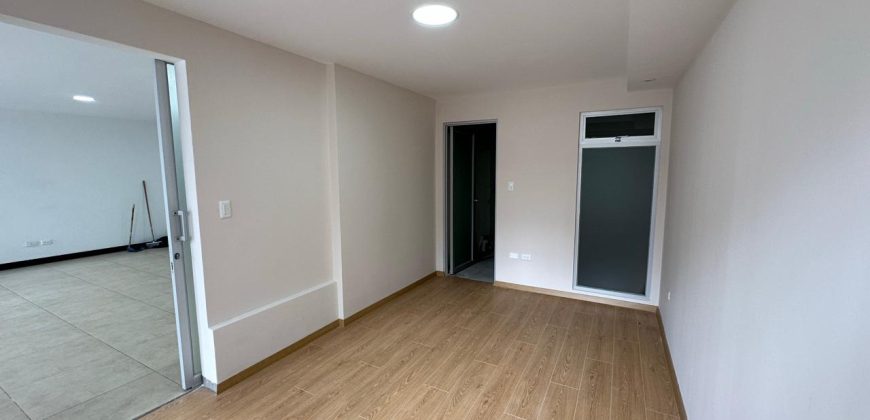 Rento Local/oficina, Sin Amoblar, Parqueaderos. Sector La Carolina