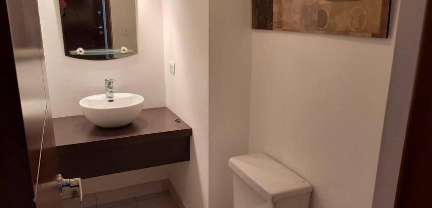 Rento Departamento, Dos Dormitorios, Sin Amoblar, Parqueadero. Sector Diego de Almagro