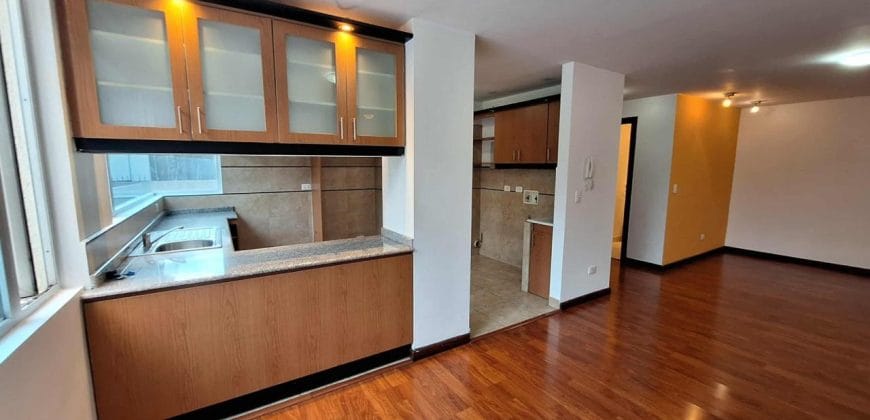 Rento Departamento, Dos Dormitorios, Sin Amoblar, Parqueadero. Sector Diego de Almagro