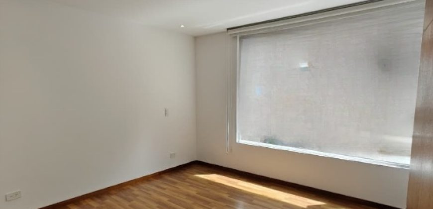 Vendo Departamento, Cuatro Dormitorios, Family room. Sector González Suárez