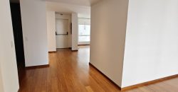 Vendo Departamento, Cuatro Dormitorios, Family room. Sector González Suárez