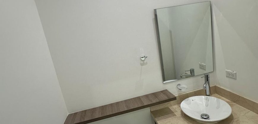 Rento Departamento, Tres Dormitorios, 4 baños, Terraza. Sector El Batán