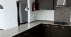 Vendo Suite, Un Dormitorio, Sin Amoblar, Parqueadero, Bodega. Sector La Carolina