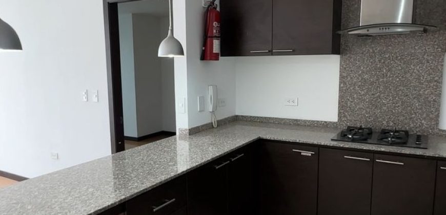 Vendo Suite, Un Dormitorio, Sin Amoblar, Parqueadero, Bodega. Sector La Carolina