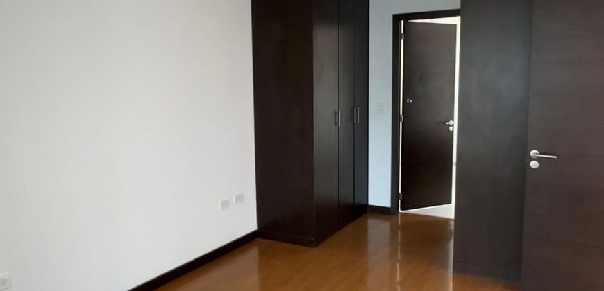 Vendo Suite, Un Dormitorio, Sin Amoblar, Parqueadero, Bodega. Sector La Carolina