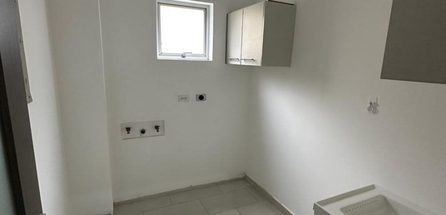 Rento Departamento, Tres Dormitorios, 4 baños, Terraza. Sector El Batán