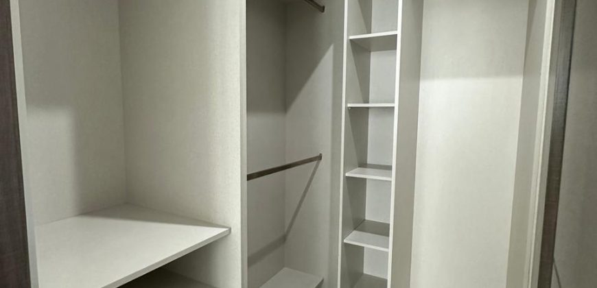 Rento Departamento, Tres Dormitorios, 4 baños, Terraza. Sector El Batán